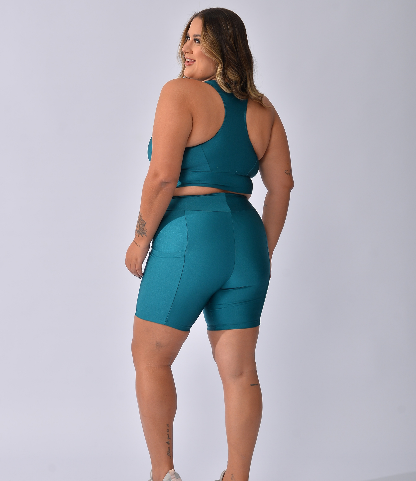 Top Fitness Costas Nadador + Bermuda Ciclista com Bolsos Laterais
