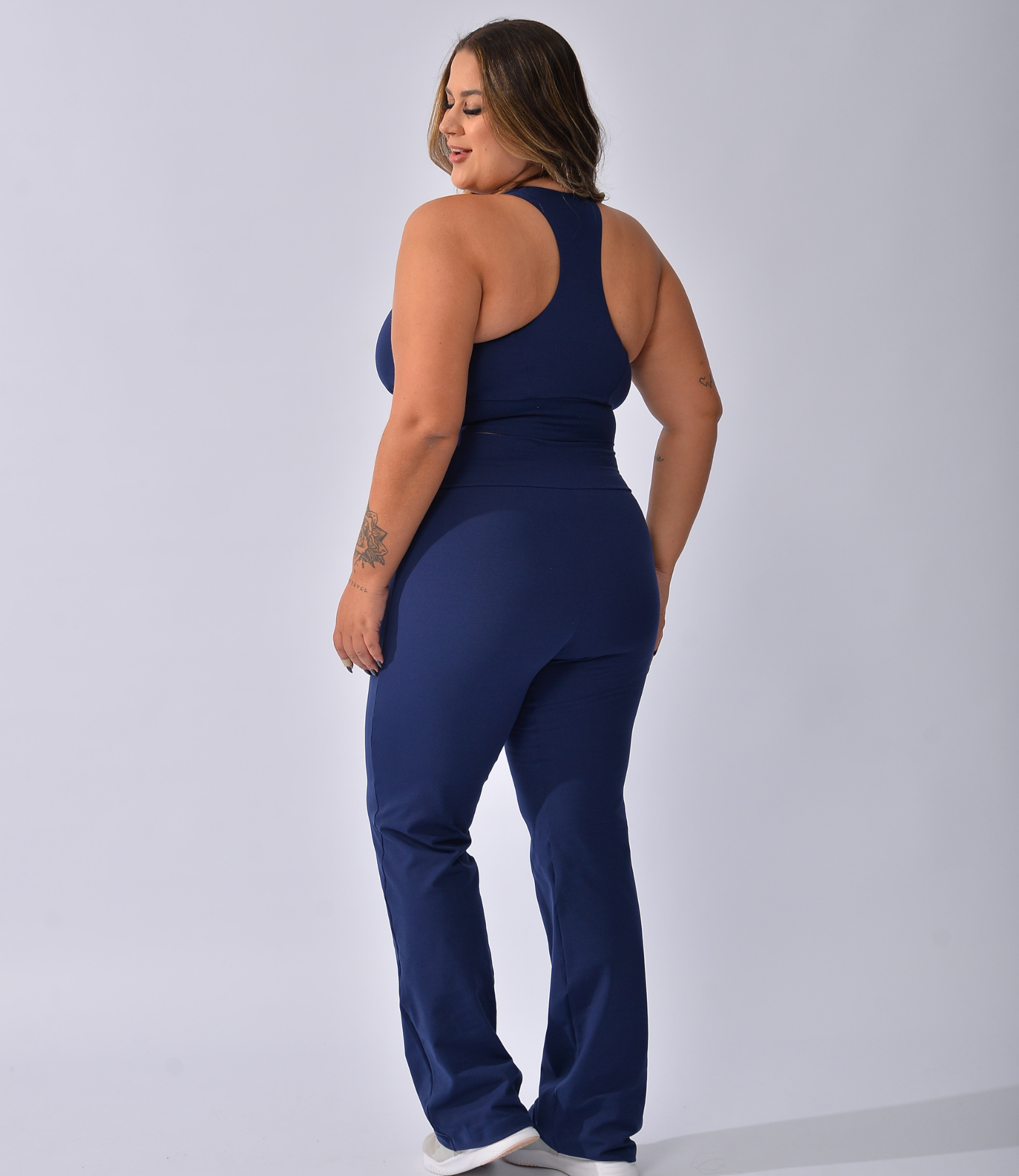 Top Fitness Decote em V + Calça Fitness Flare