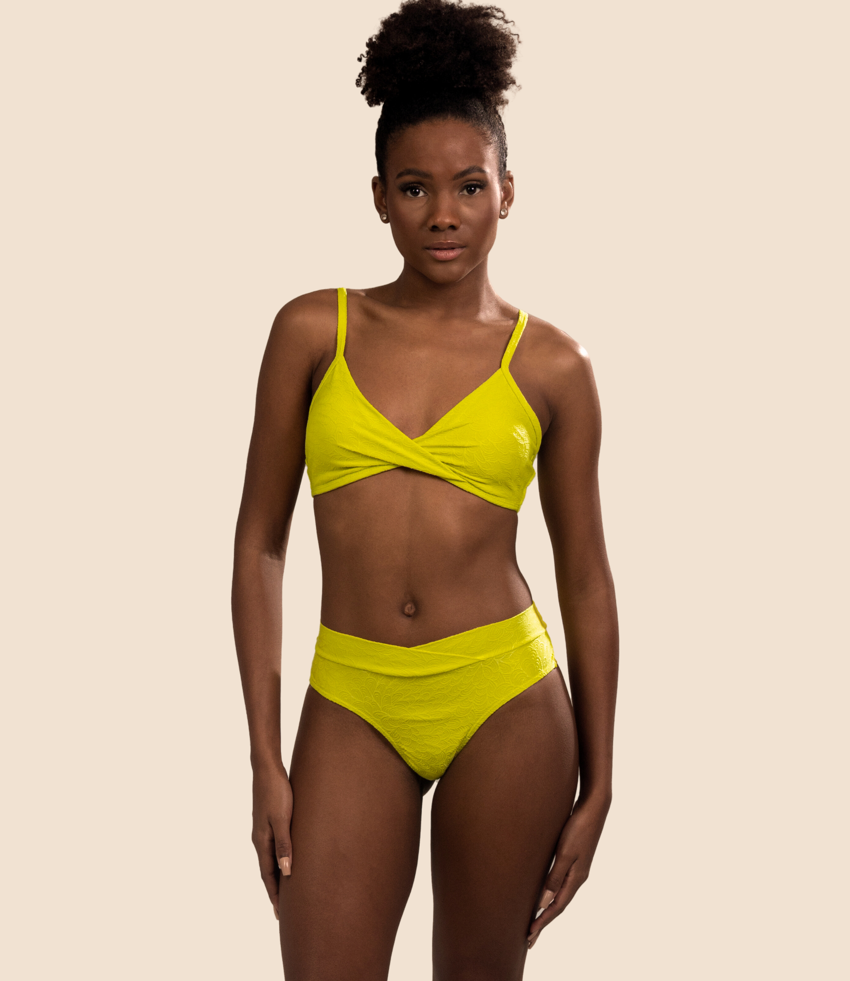 Top Meia Taça Texturizado Kiara + Calcinha Hot Pants Texturizada Martina