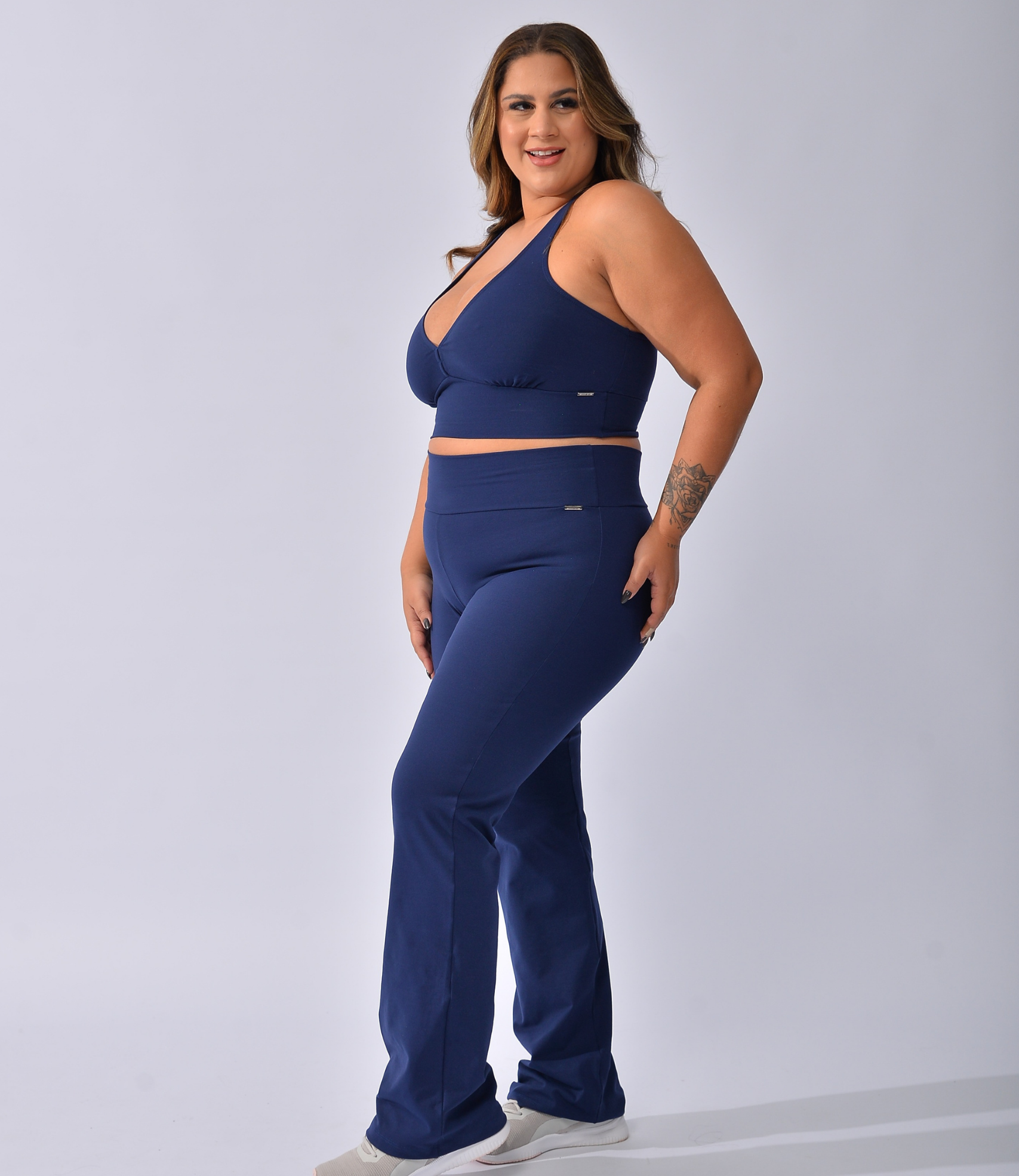 Top Fitness Decote em V + Calça Fitness Flare
