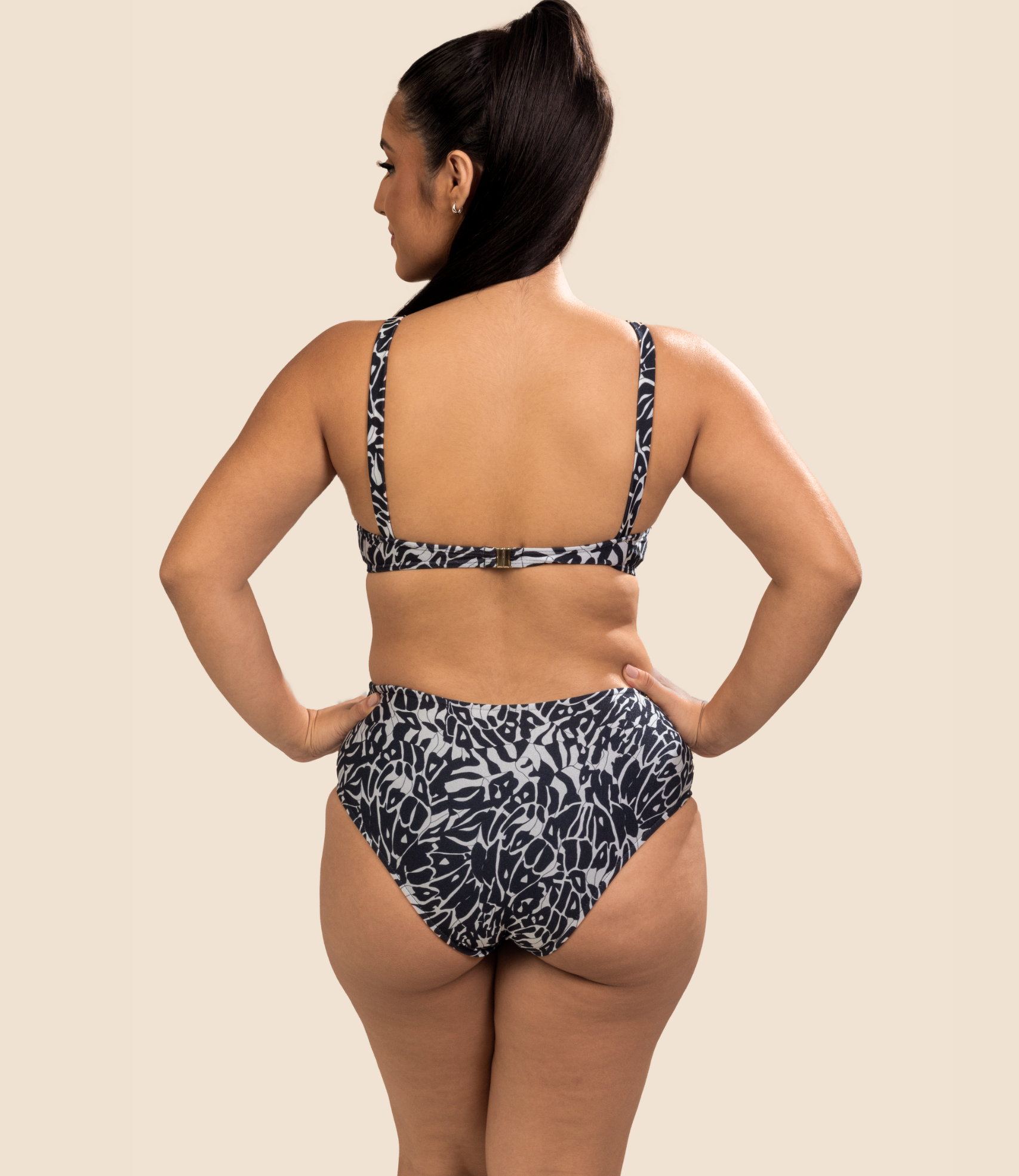 Top Triangulo Zoe + Calcinha De Biquini Hot Pants Alice