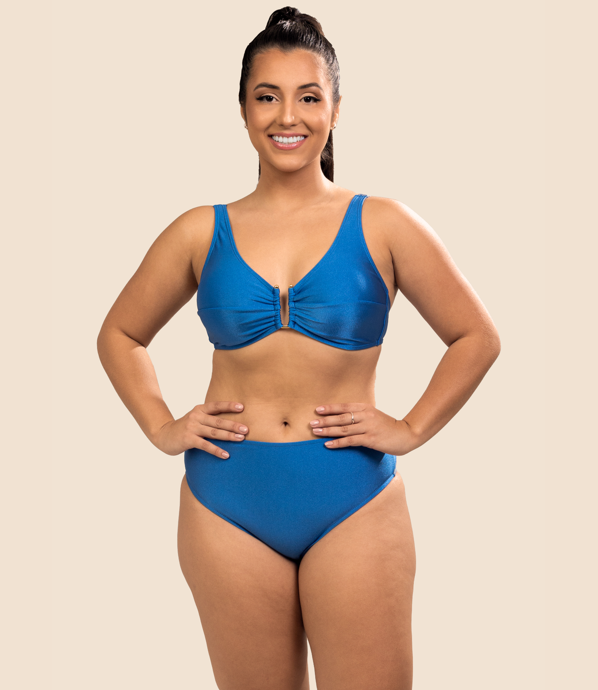 Top Triangulo Liso Zoe + Calcinha de biquíni hot pants lisa Alice