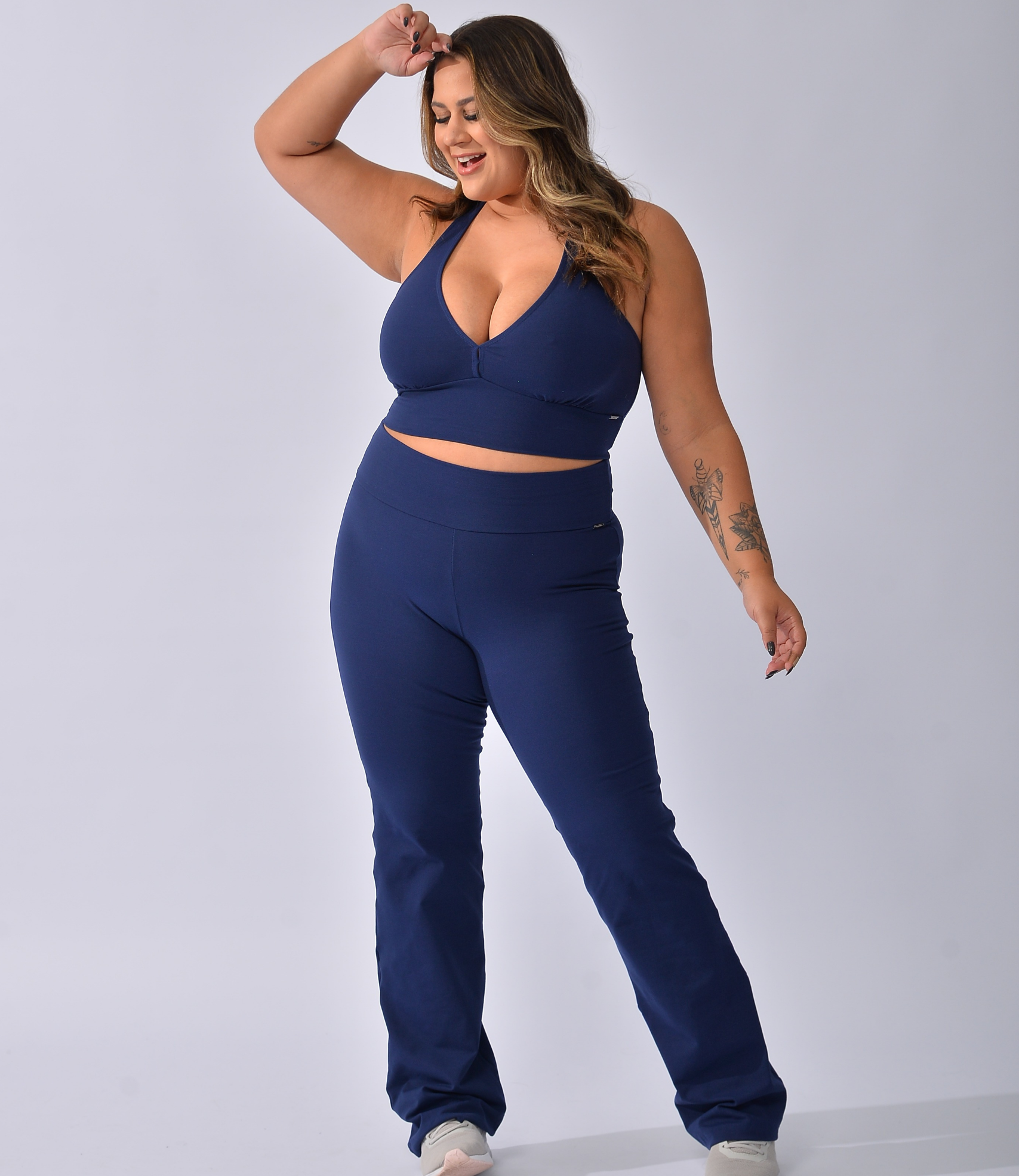 Top Fitness Decote em V + Calça Fitness Flare
