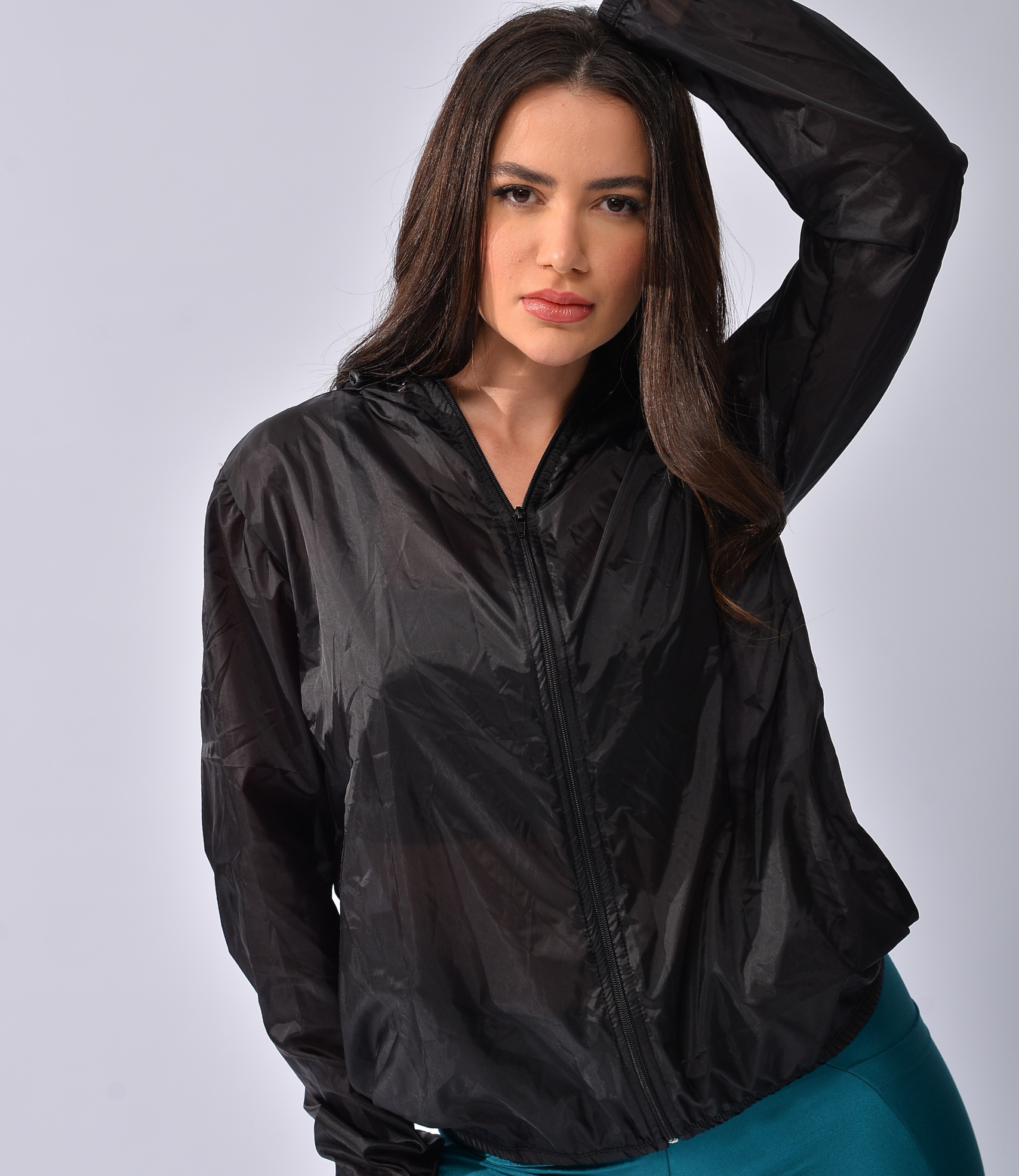 Casaco Corta-Vento com Capuz