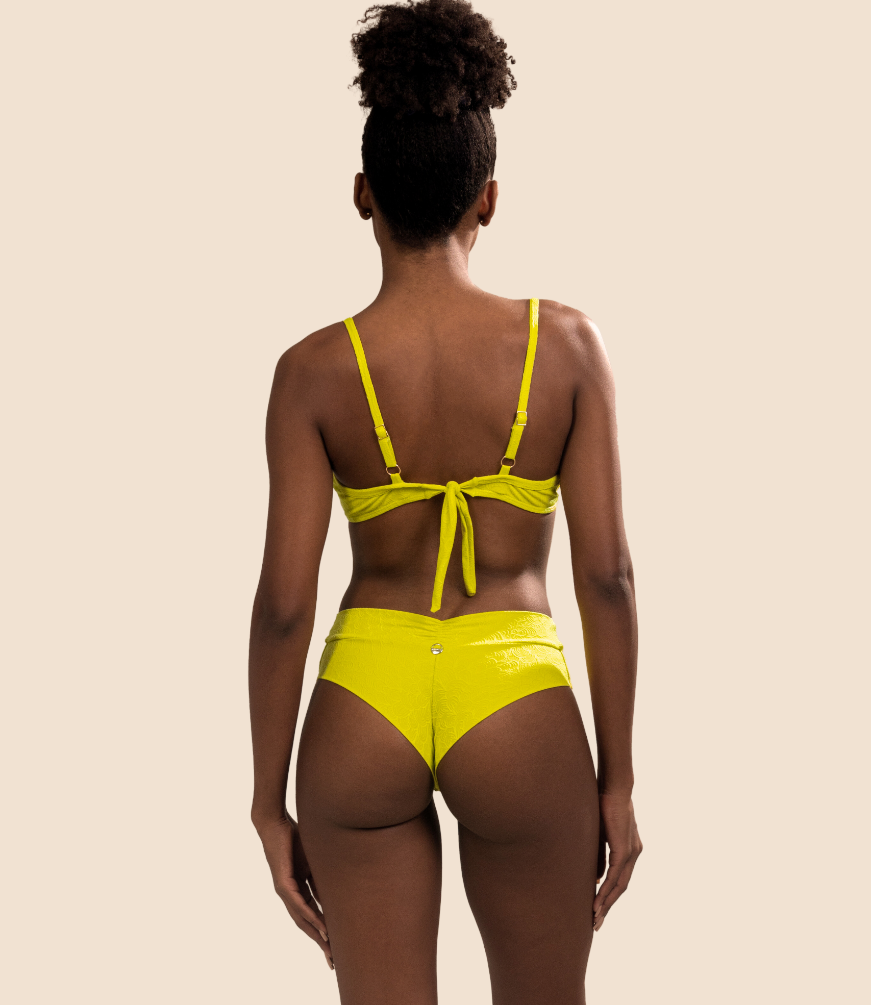 Top Meia Taça Texturizado Kiara + Calcinha Hot Pants Texturizada Martina