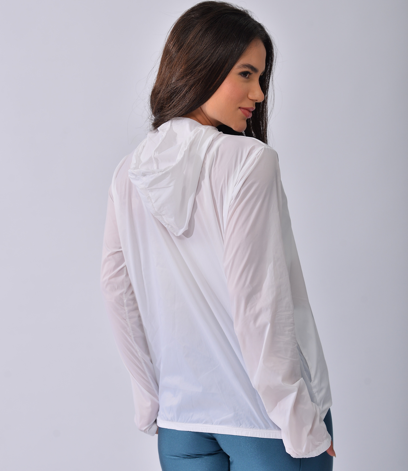 Casaco Corta-Vento com Capuz