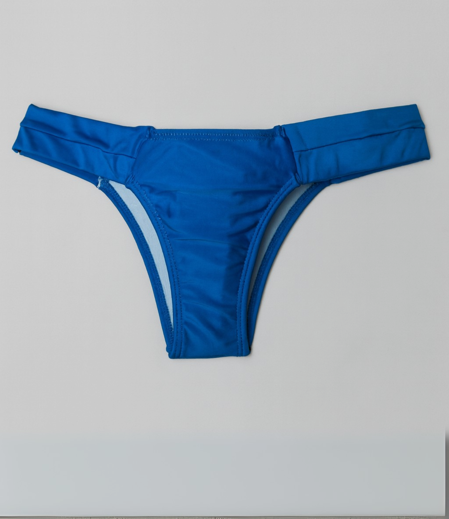 Calcinha com Laterais Largas Lisa
