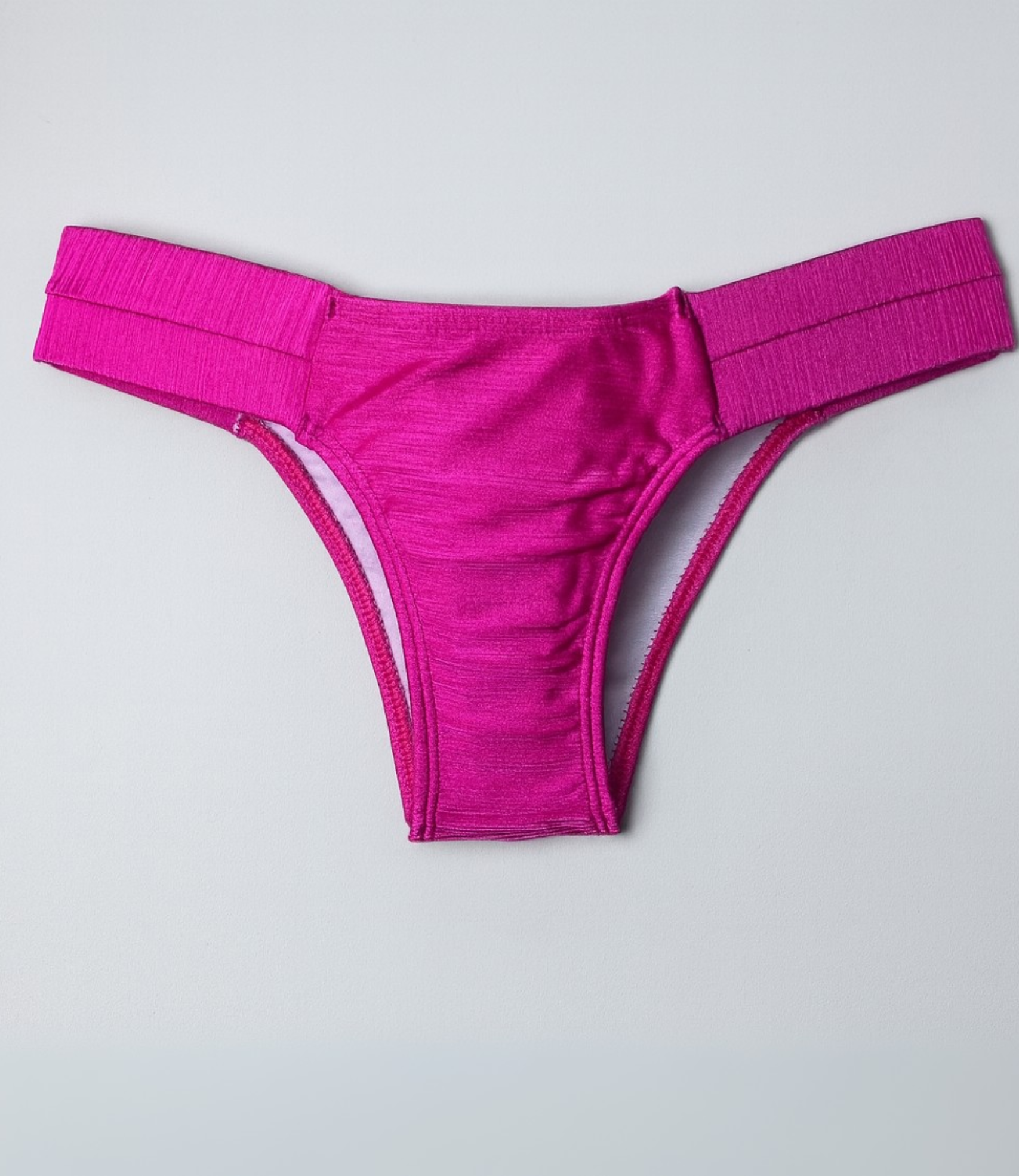 Calcinha com Laterais Largas Trilobal Lisa