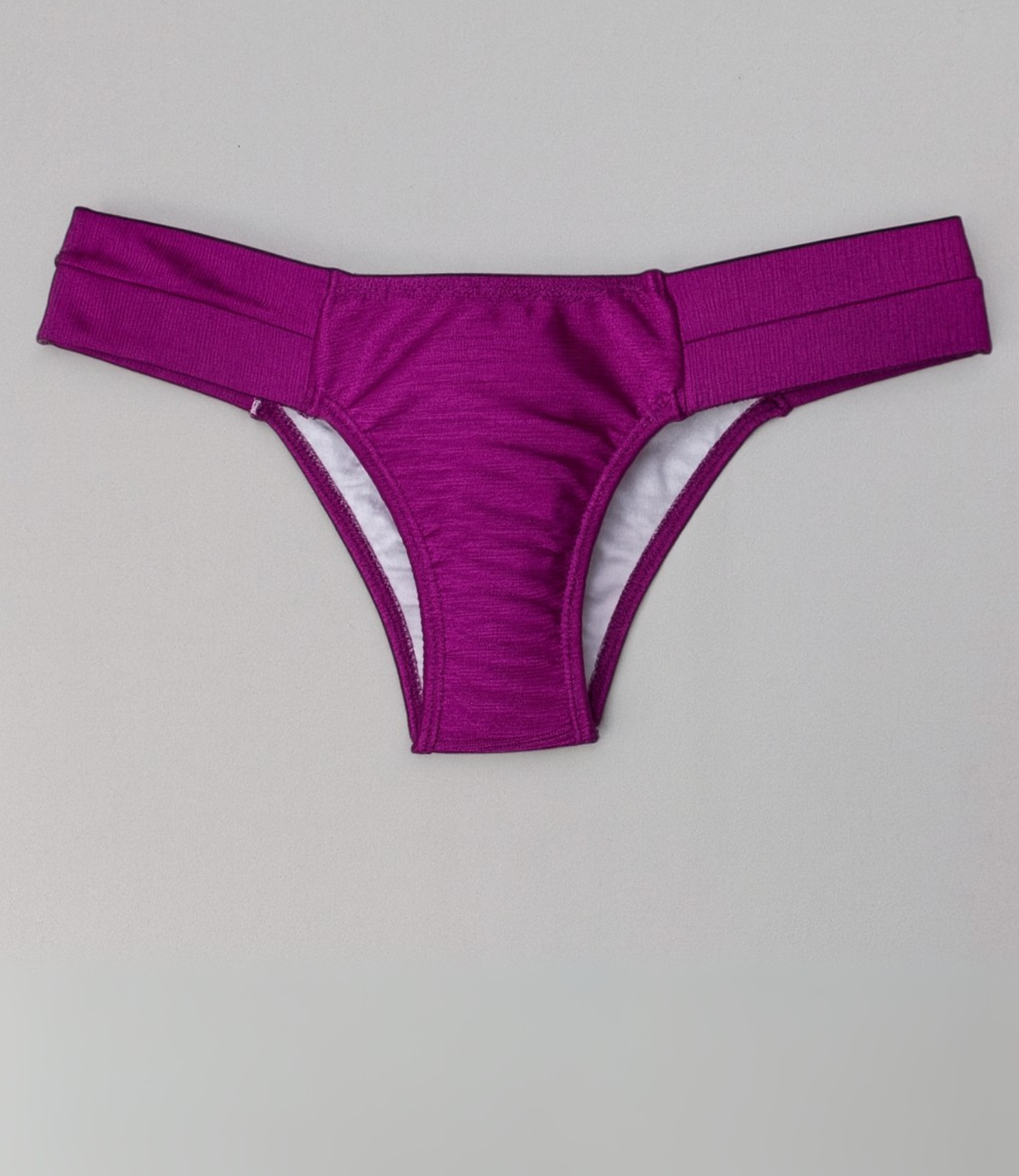 Calcinha com Laterais Largas Trilobal Lisa