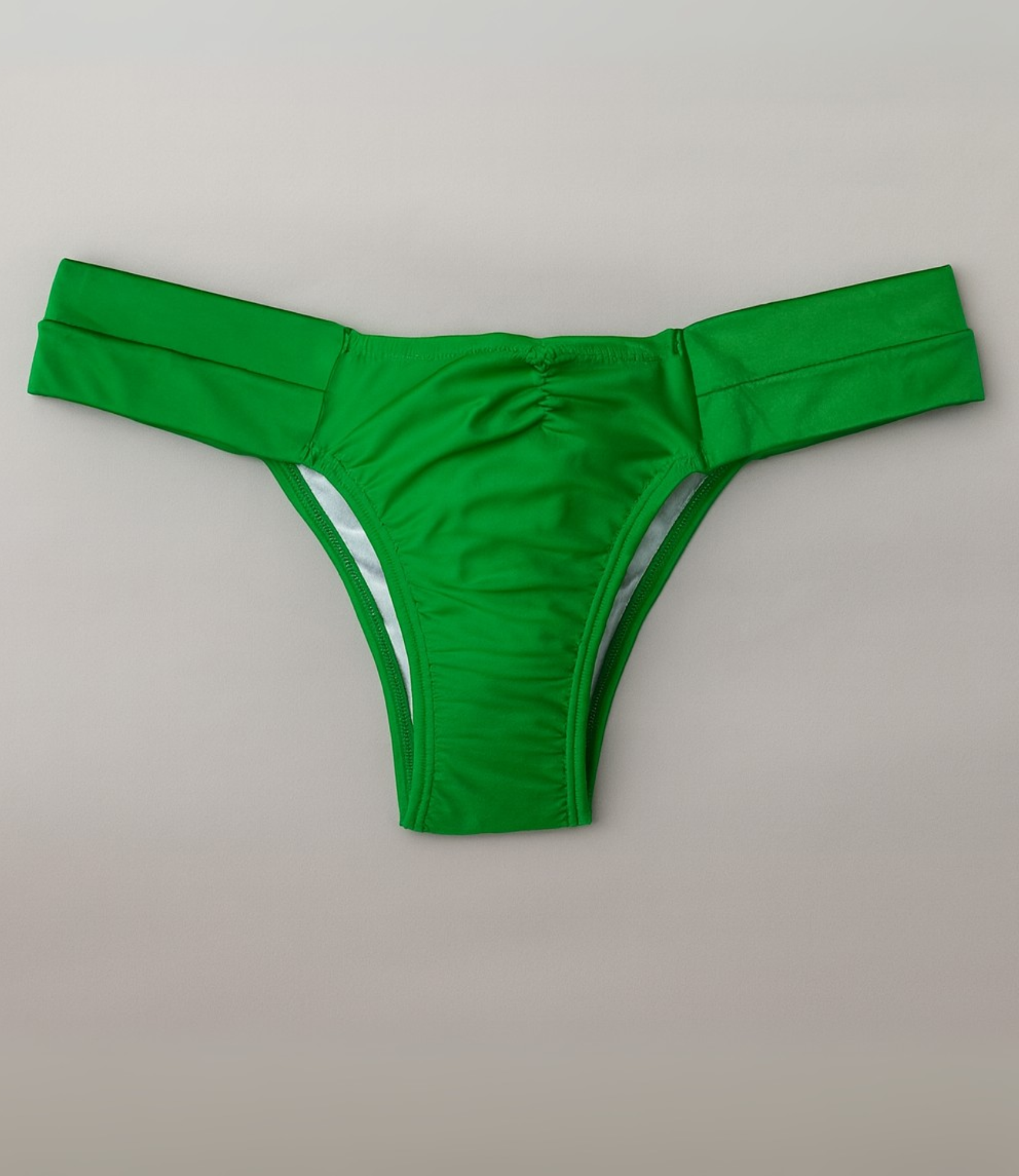 Calcinha com Laterais Largas Lisa