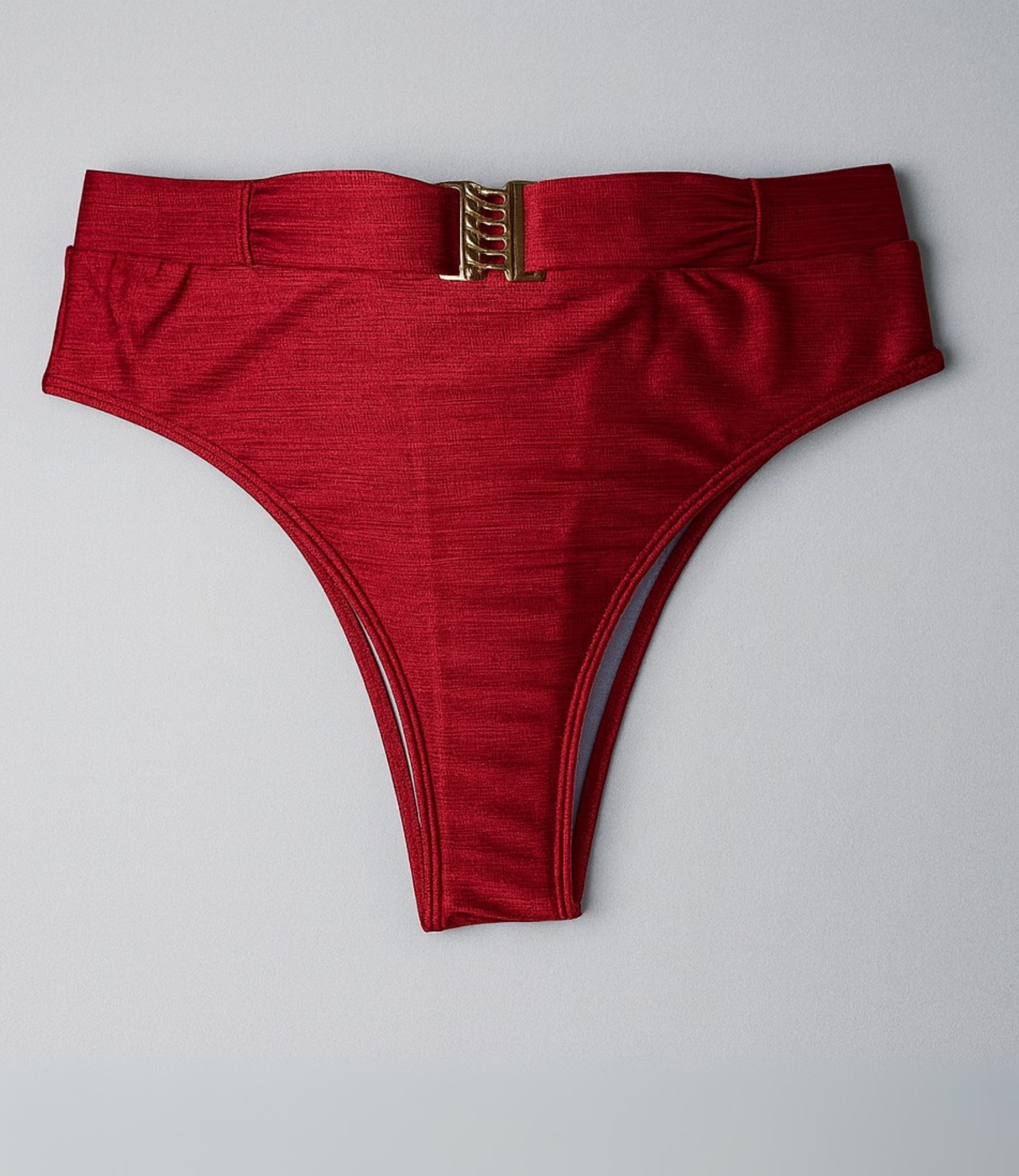 Calcinha de Biquíni com Cós Largo e Detalhe Dourado Trilobal Lisa