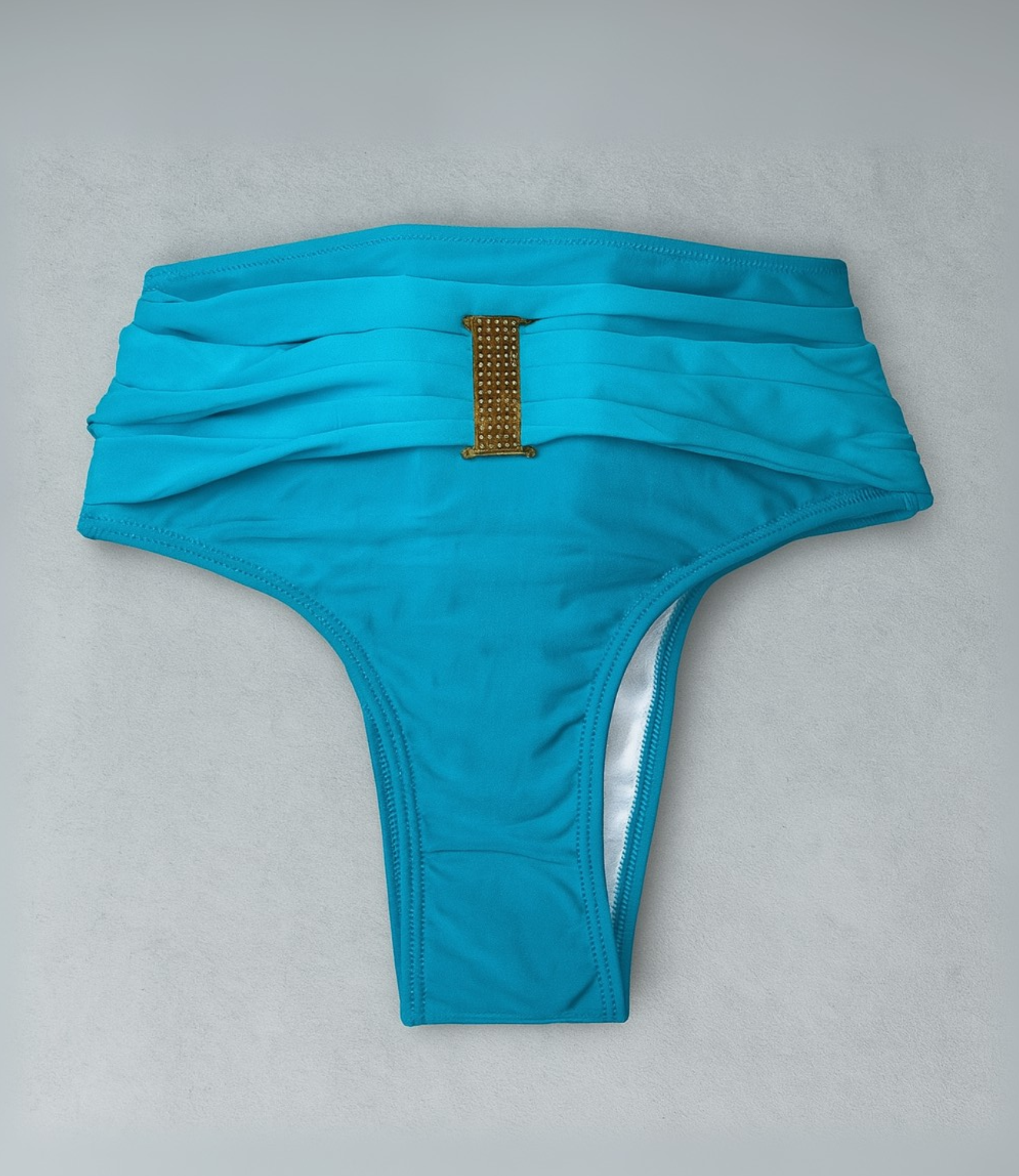 Calcinha Hot Pant com Aviamento Dourado Lisa