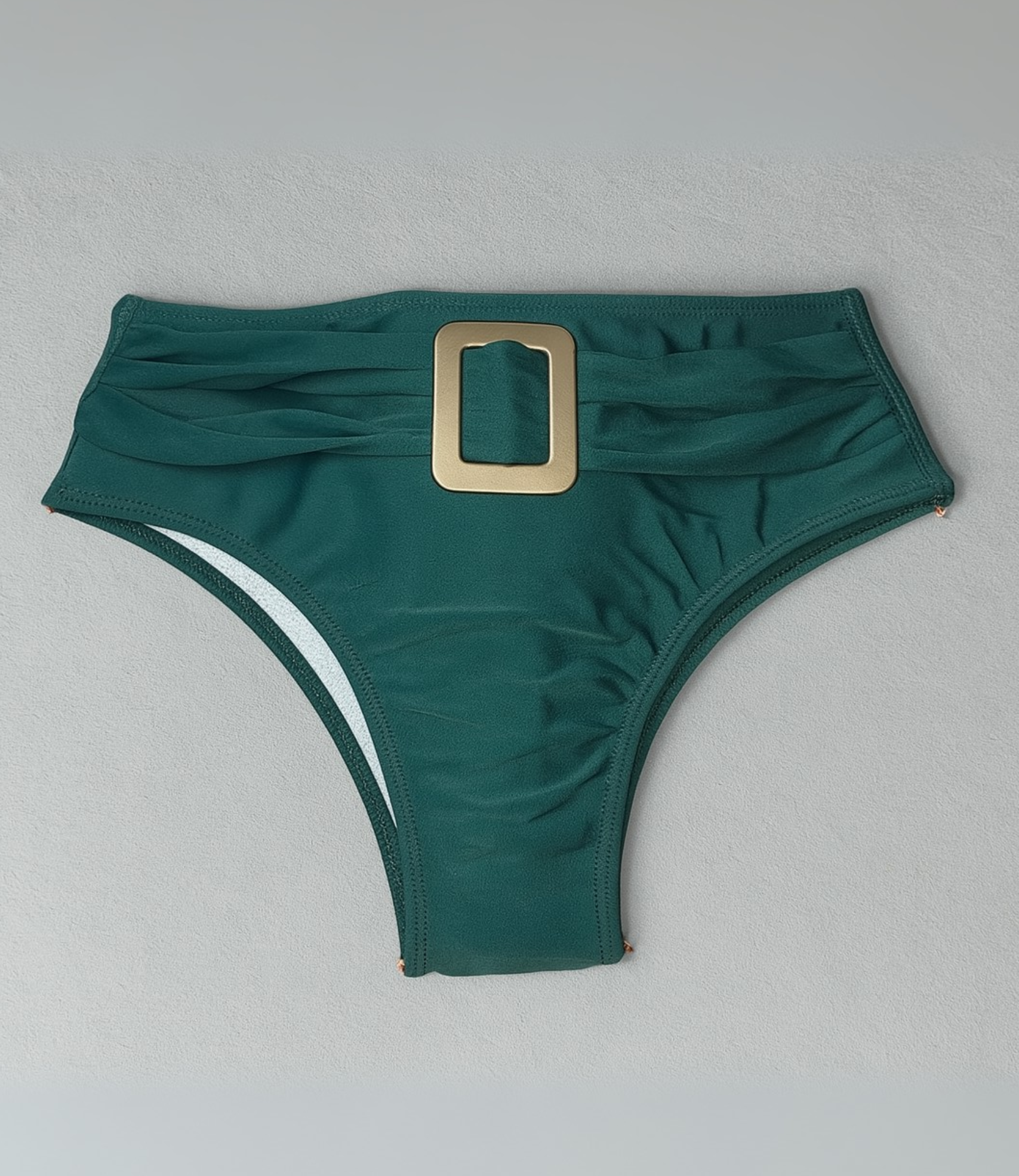 Calcinha Hot Pant com Aviamento Dourado Lisa