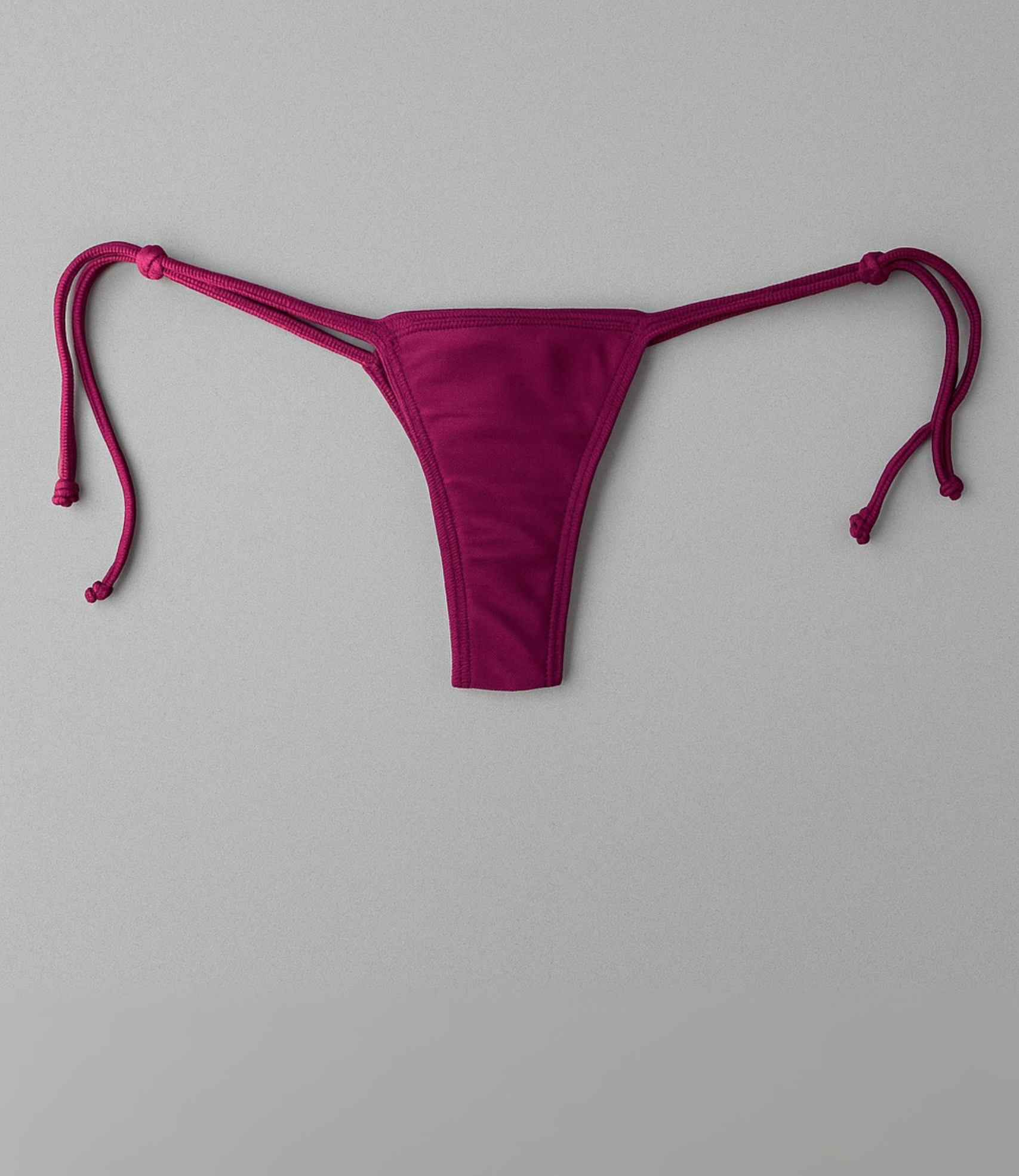 Calcinha Cavada Laterais Finas Lisa