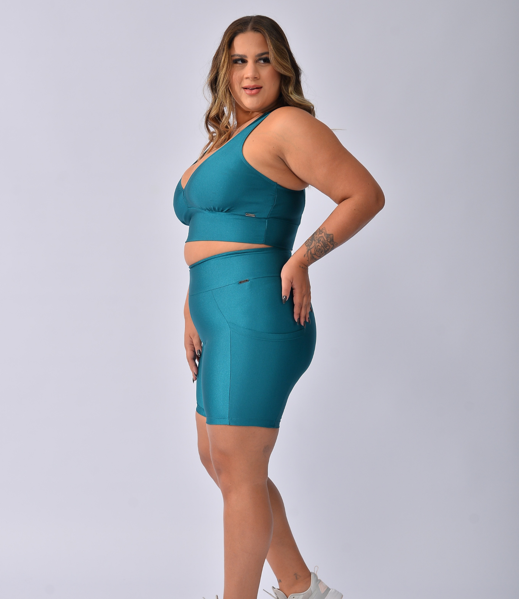 Top Fitness Costas Nadador + Bermuda Ciclista com Bolsos Laterais