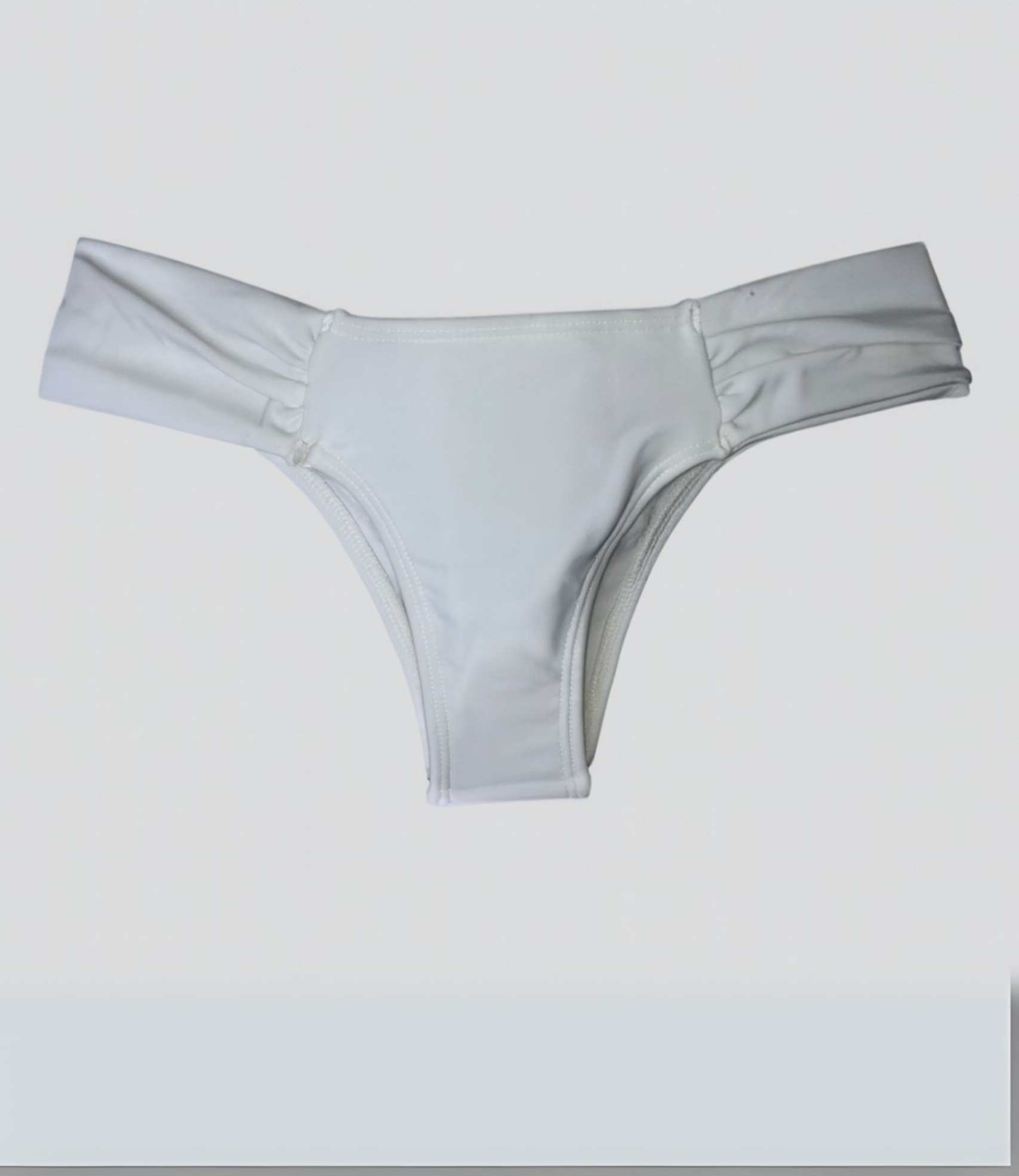 Calcinha de Biquíni com Laterais Torcidas Lisa