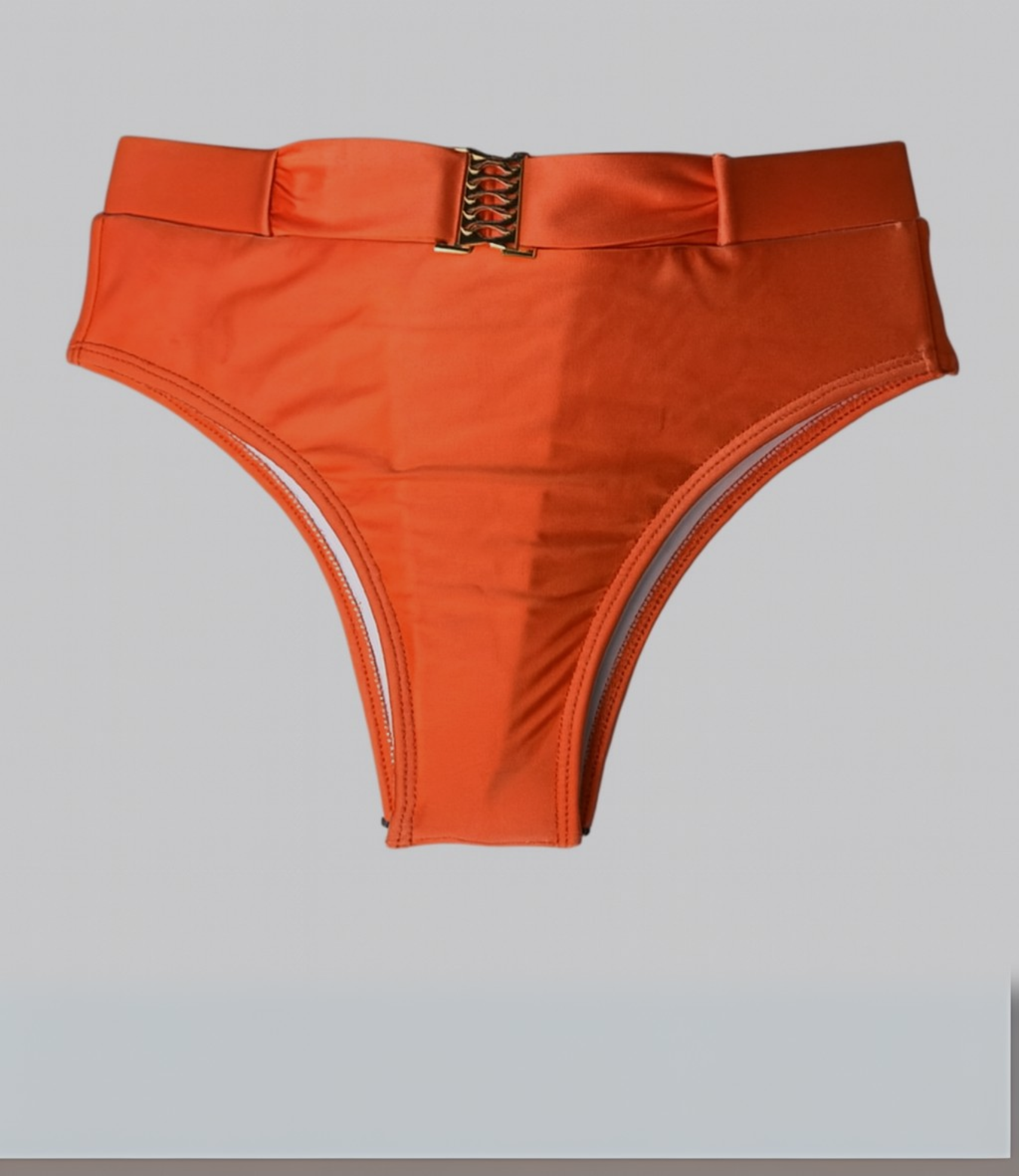 Calcinha de Biquíni com Cós Largo e Detalhe Dourado Lisa