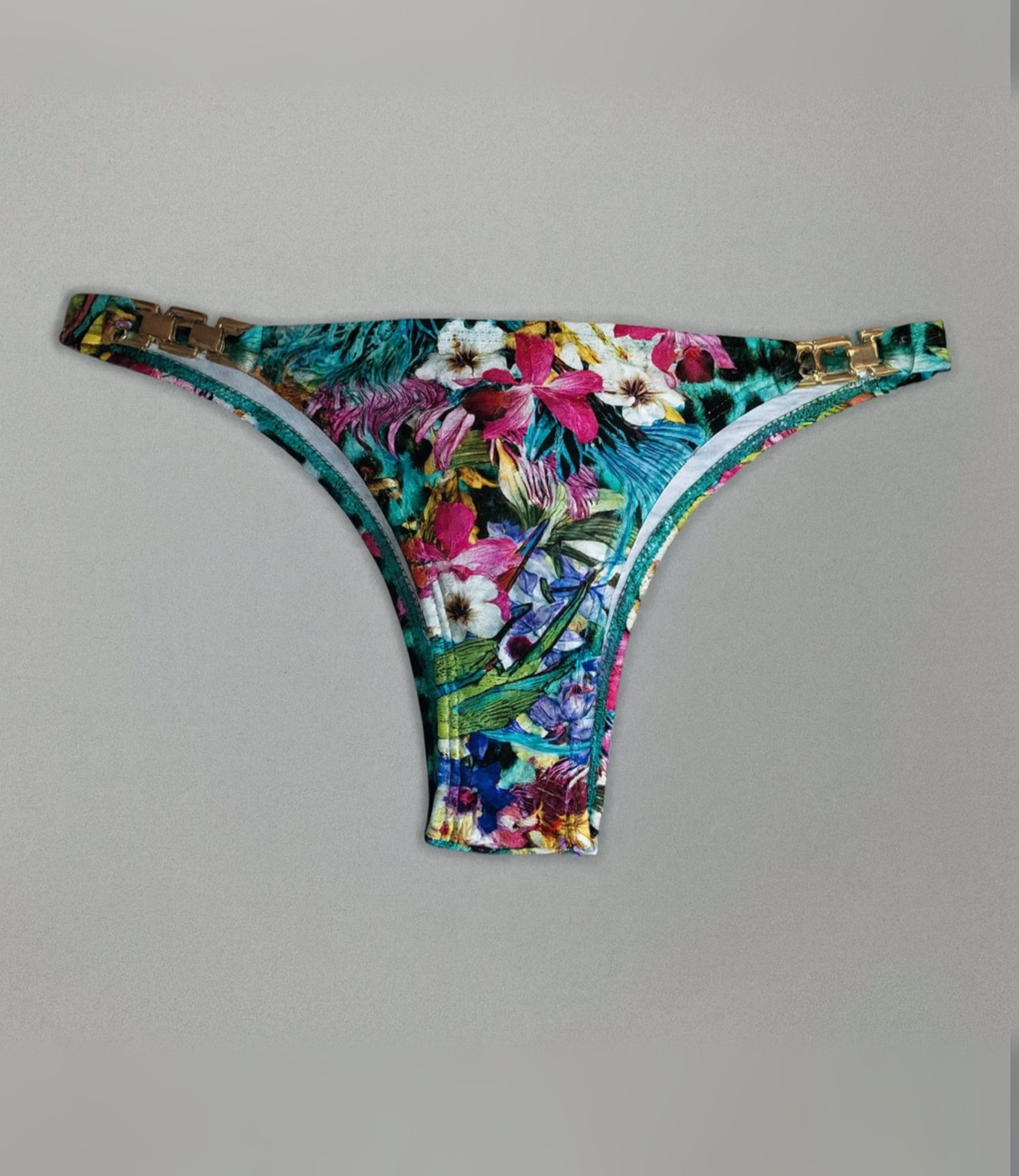 Calcinha Com Detalhe Em Aviamento Trilobal Estampada