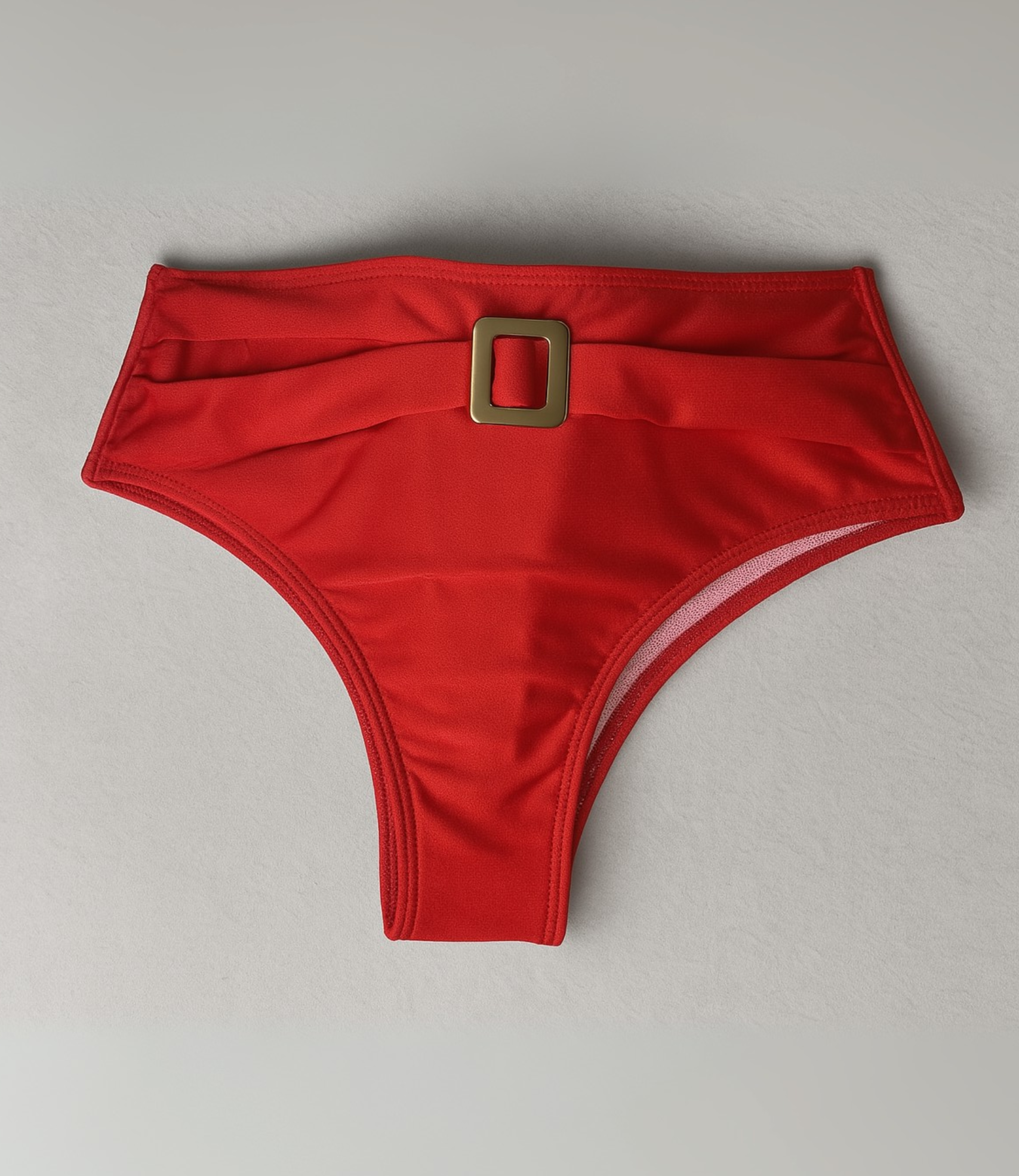 Calcinha Hot Pant com Aviamento Dourado Lisa