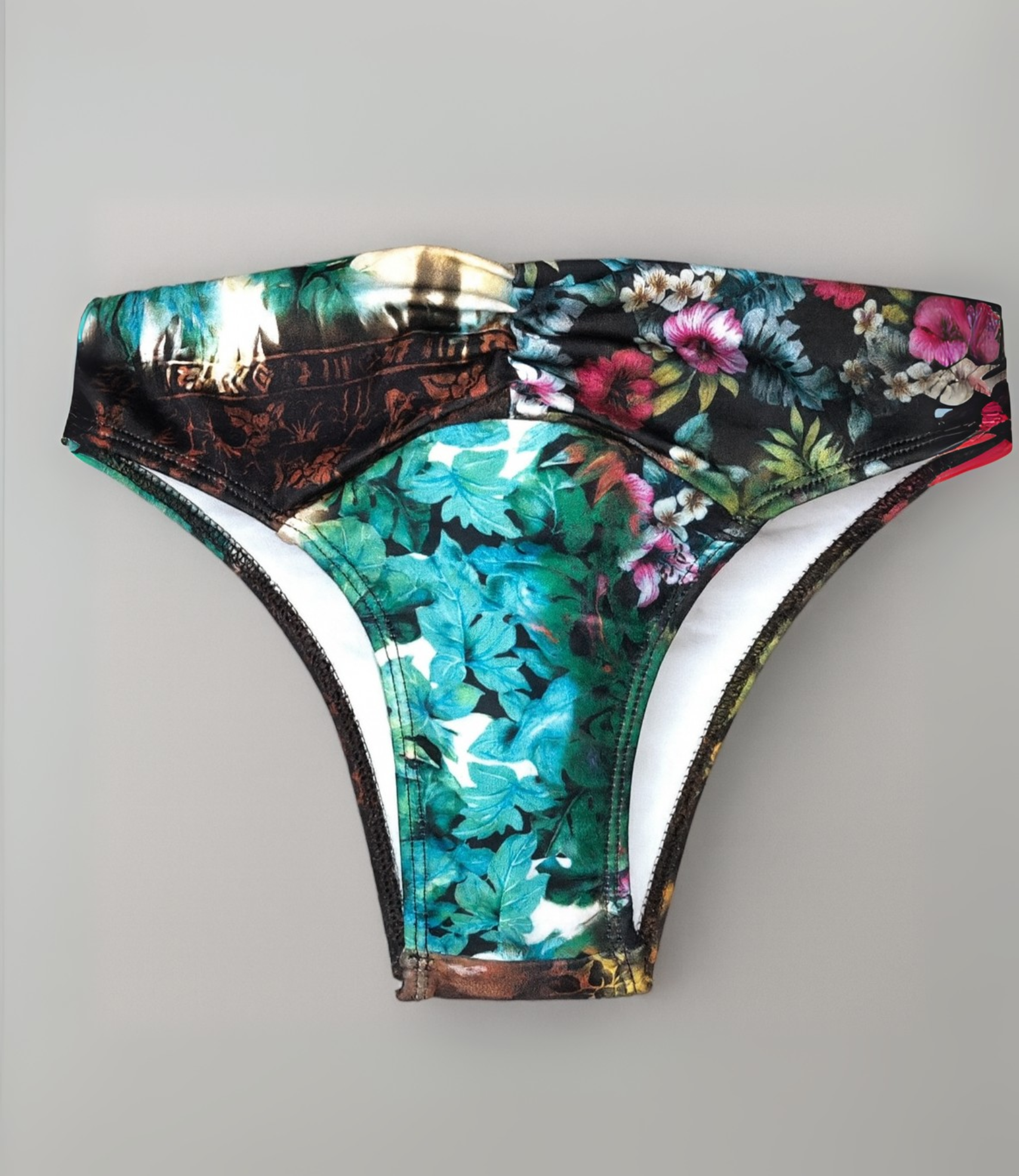 Calcinha com Franzido Frontal Estampada Floral